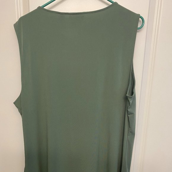 Green top criss cross neck. No Sleeves. - Picture 2 of 2